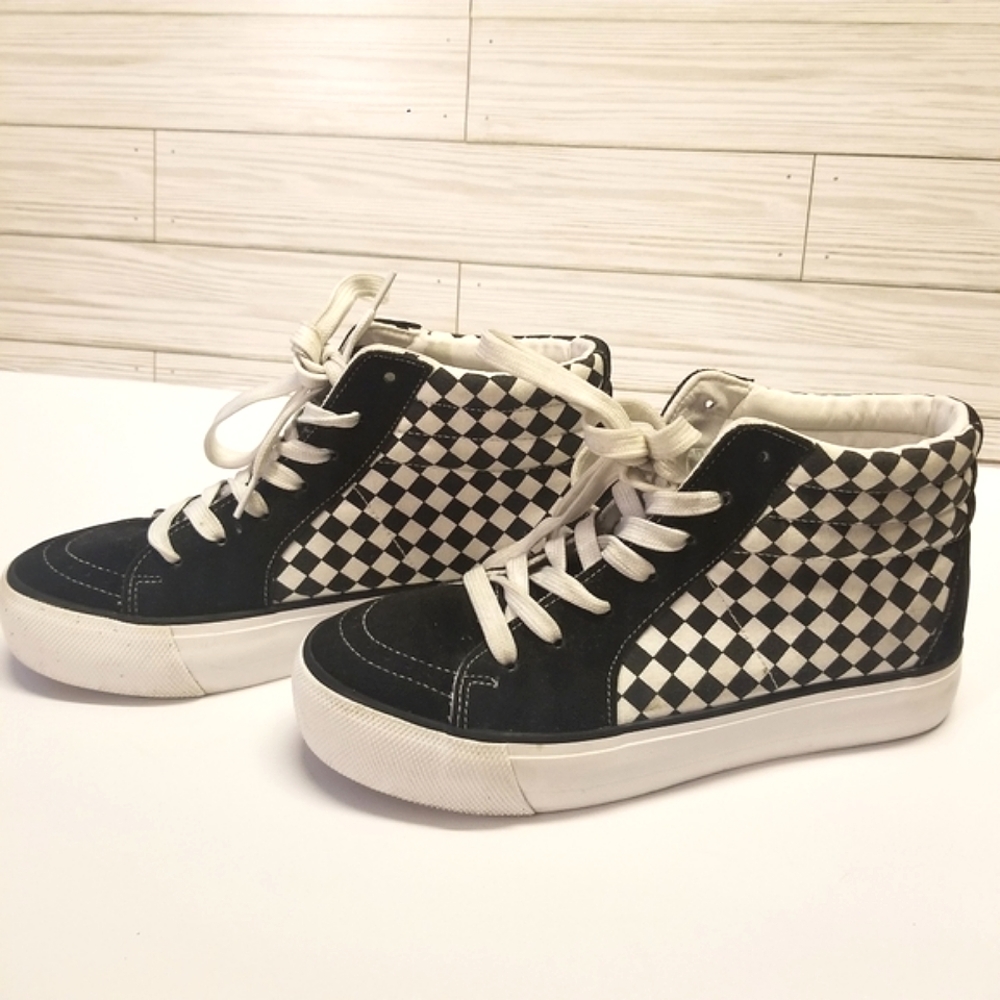 MUDD Black and White Checked Shoes